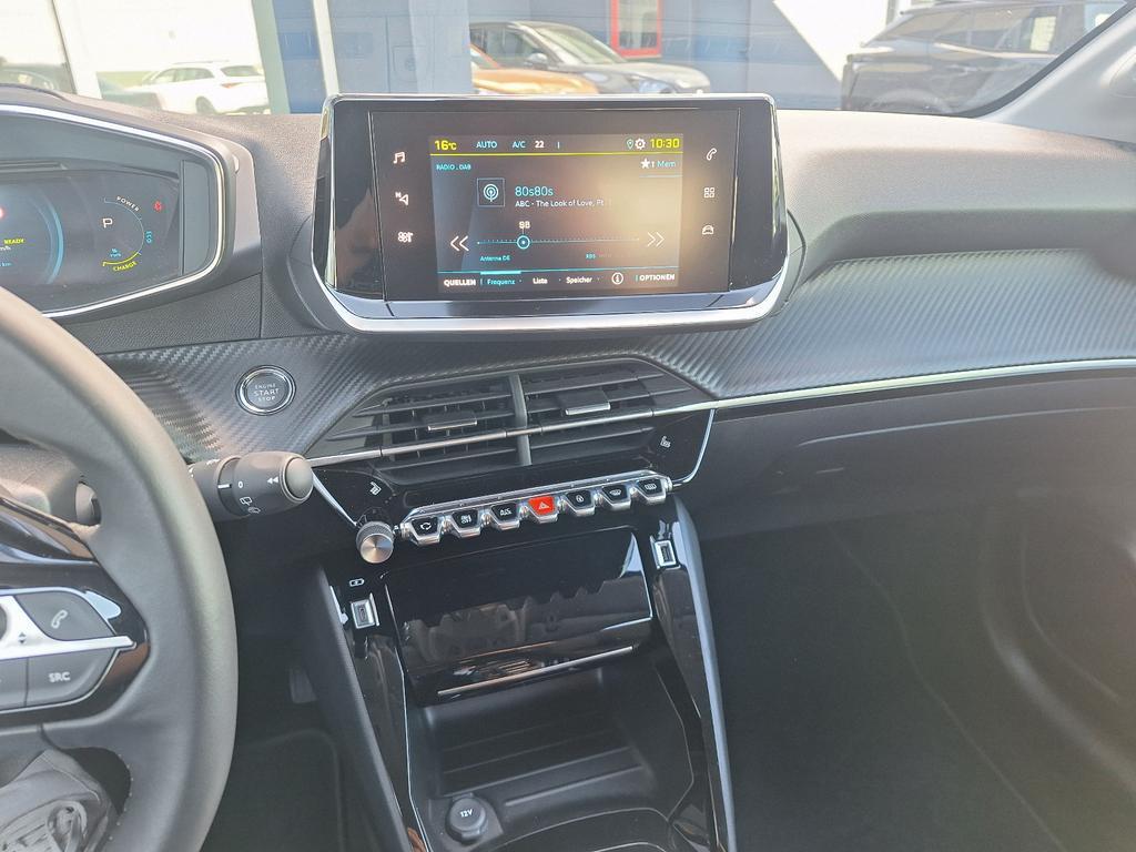 Peugeot e-208