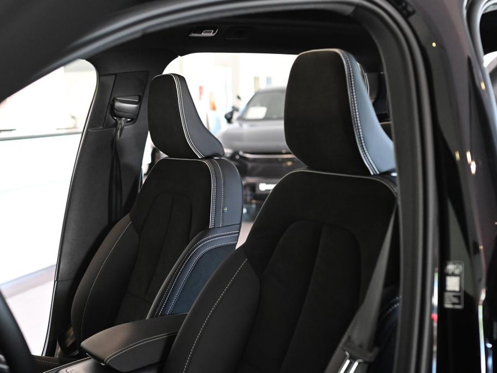 Volvo EX40