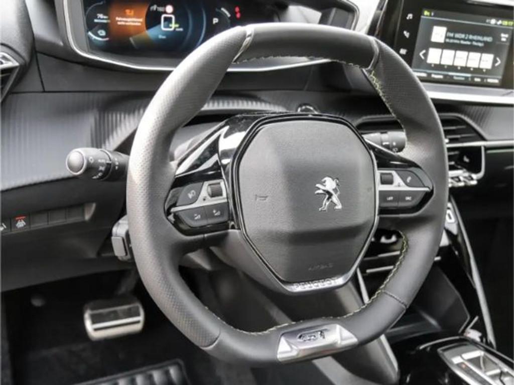 Peugeot e-208