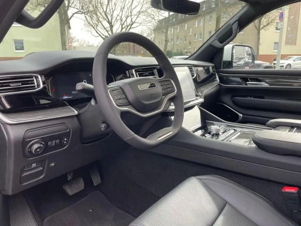 Jeep Wagoneer