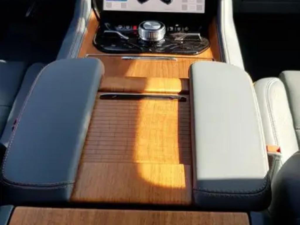 Jeep Wagoneer