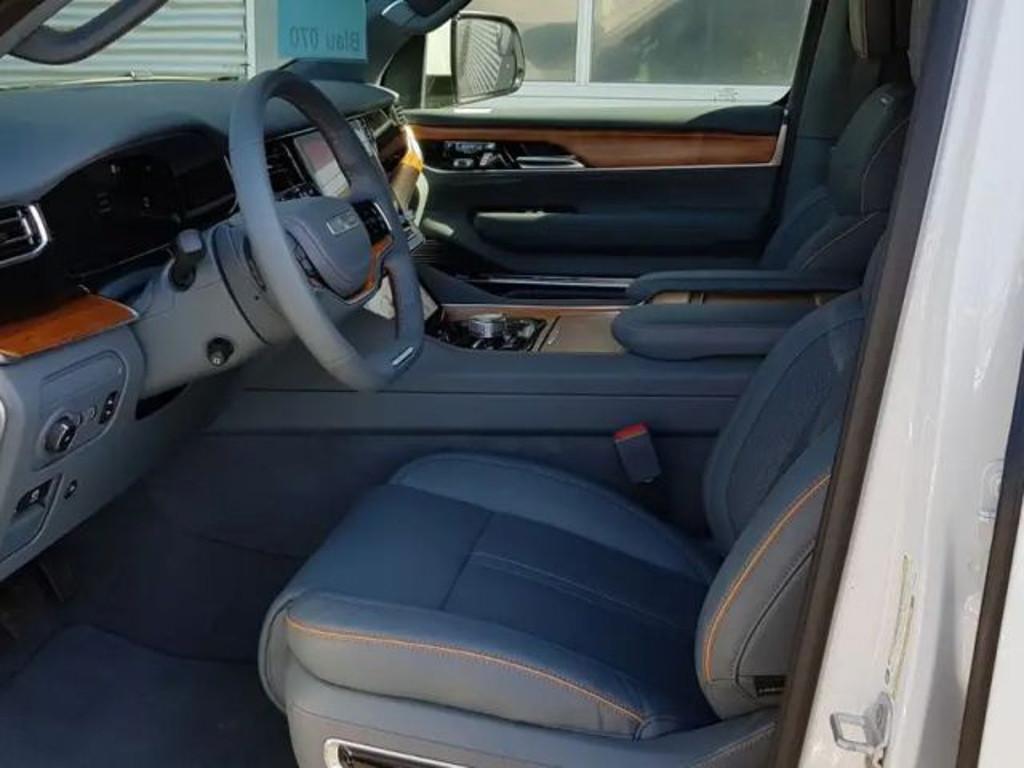 Jeep Wagoneer