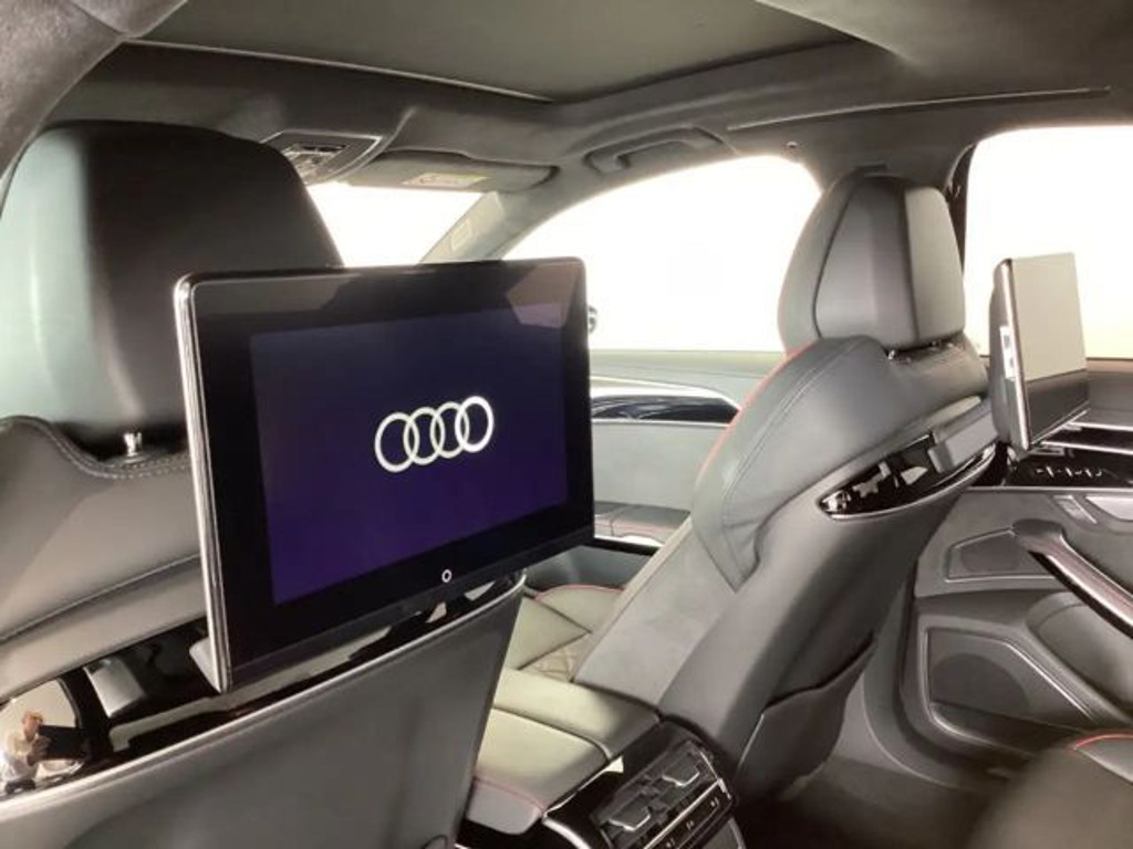 Audi S8