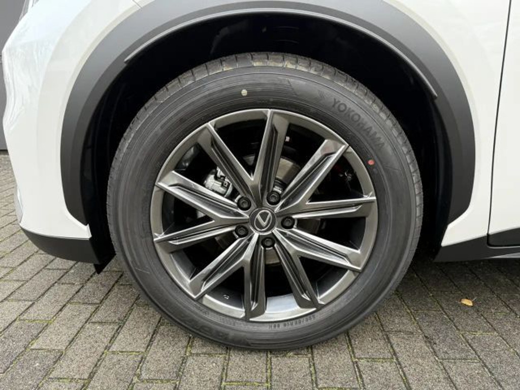 Lexus LBX