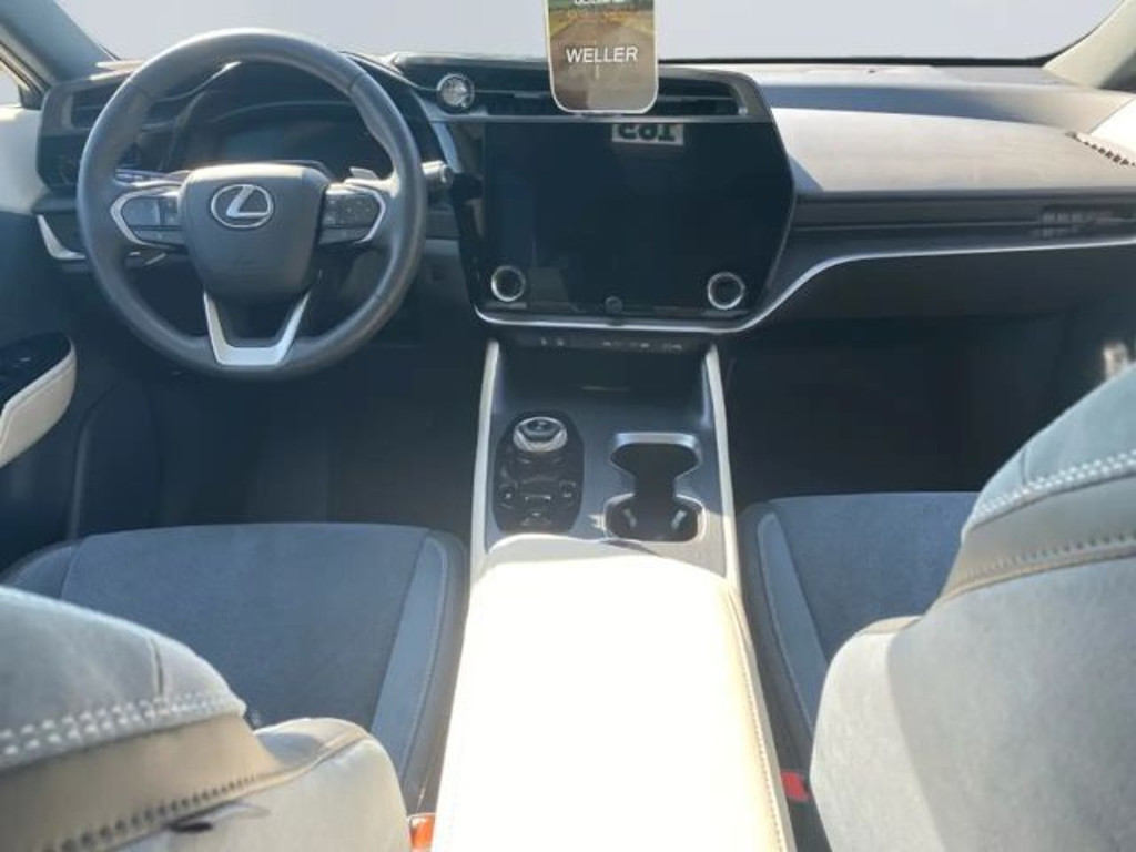 Lexus RZ