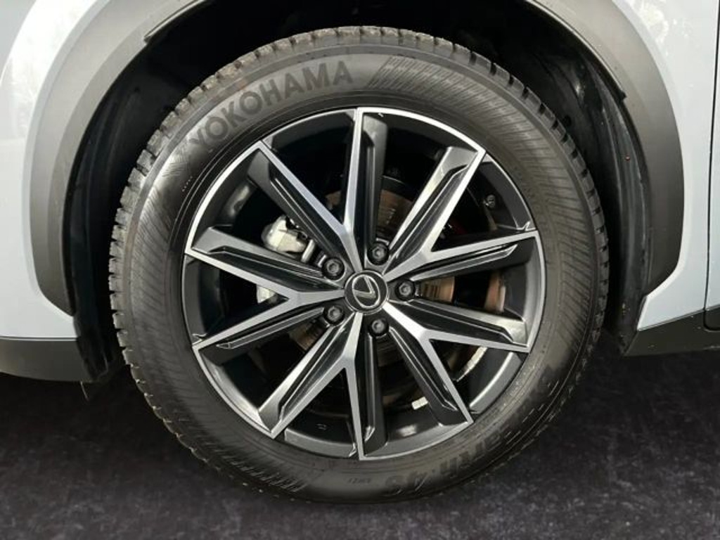 Lexus LBX