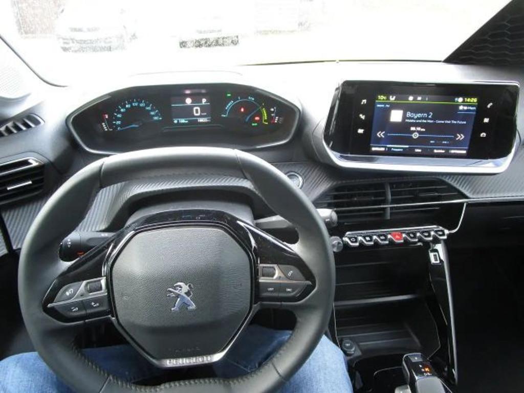 Peugeot e-208