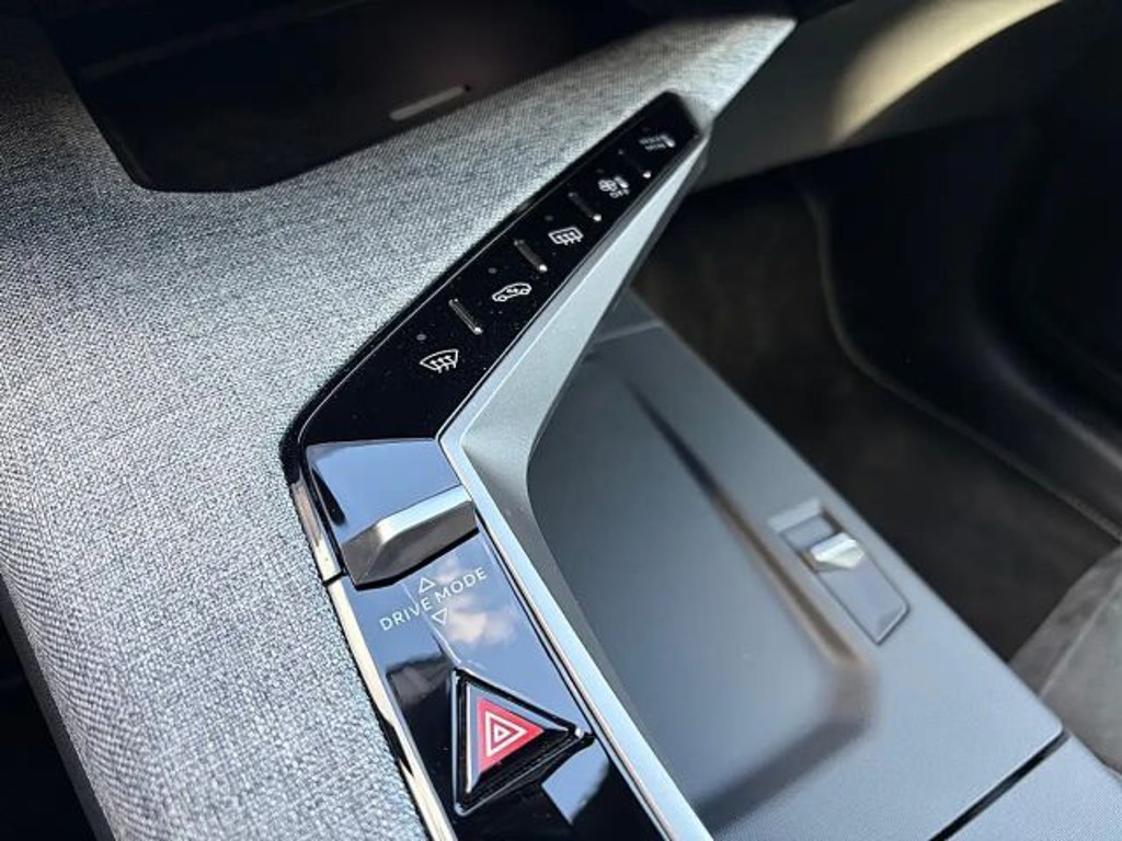Peugeot E-3008