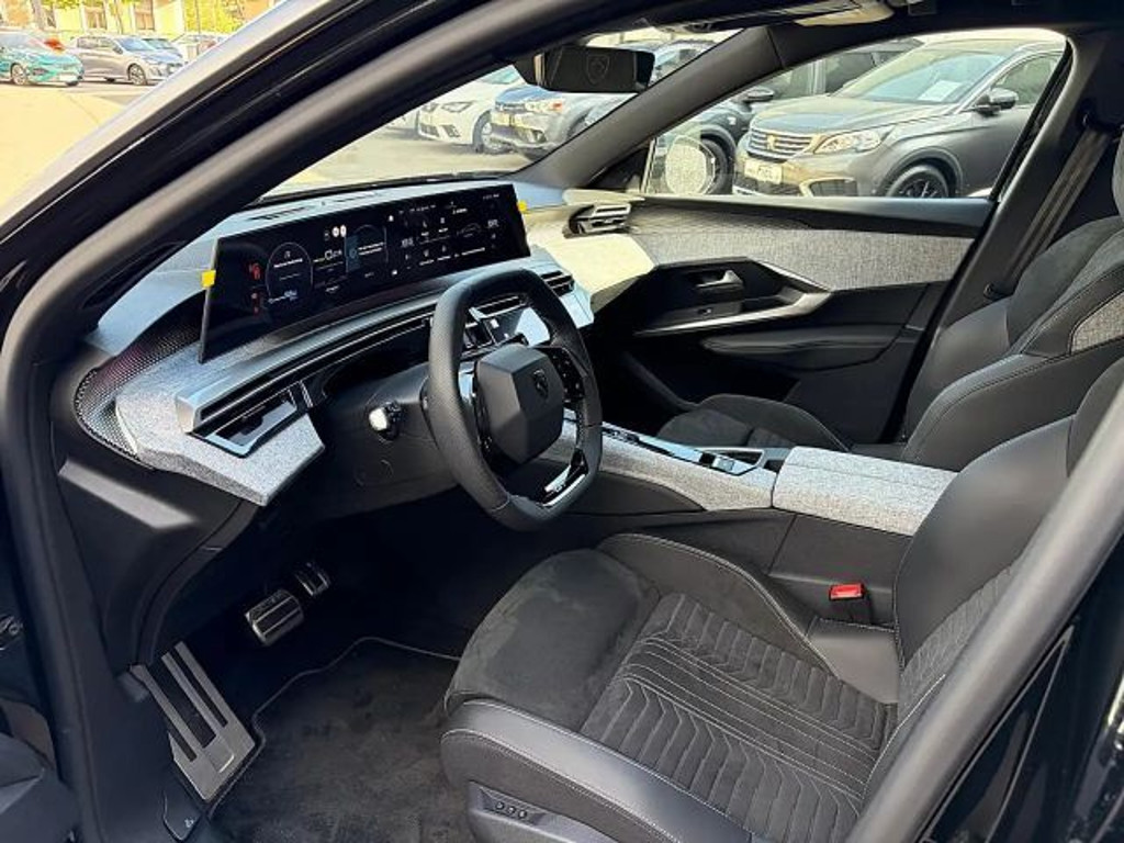 Peugeot E-3008
