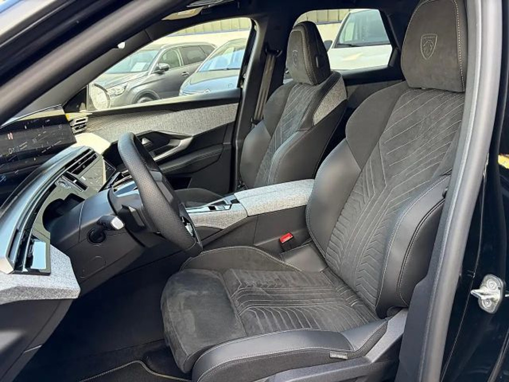 Peugeot E-3008