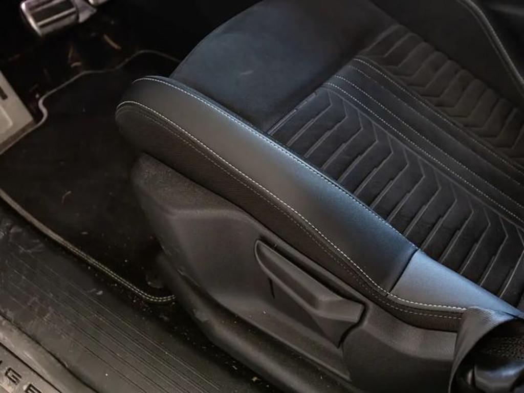 Peugeot E-5008