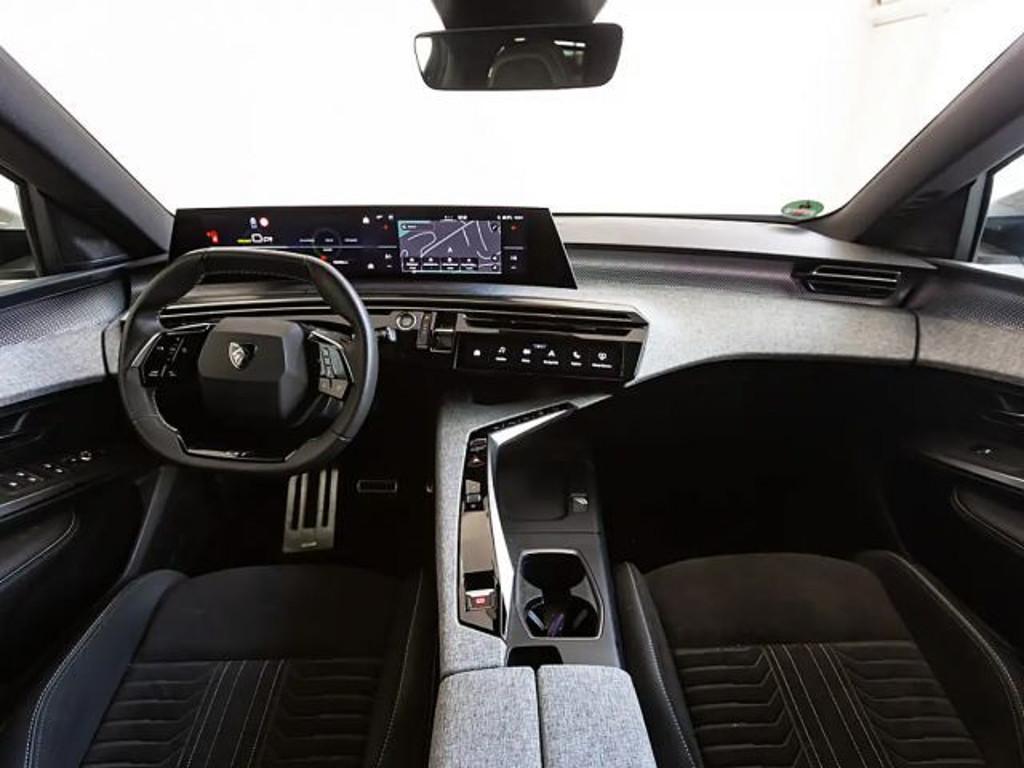Peugeot E-5008