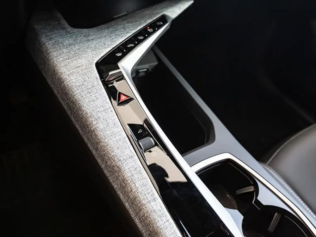 Peugeot E-3008