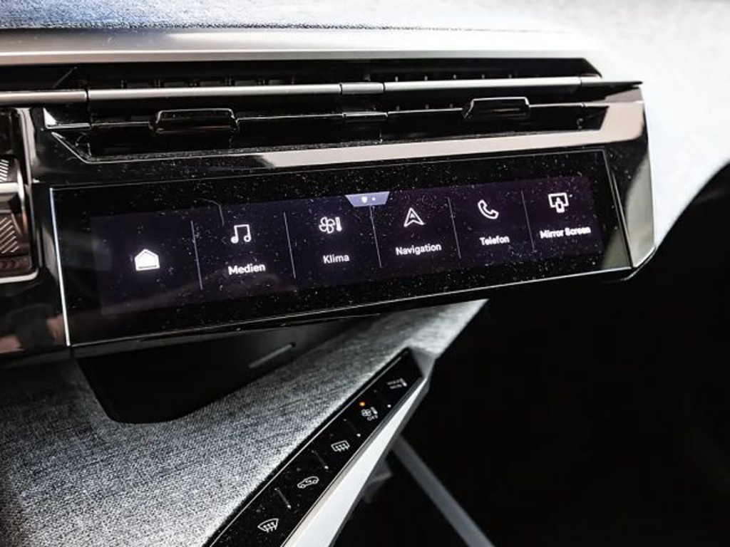 Peugeot E-3008
