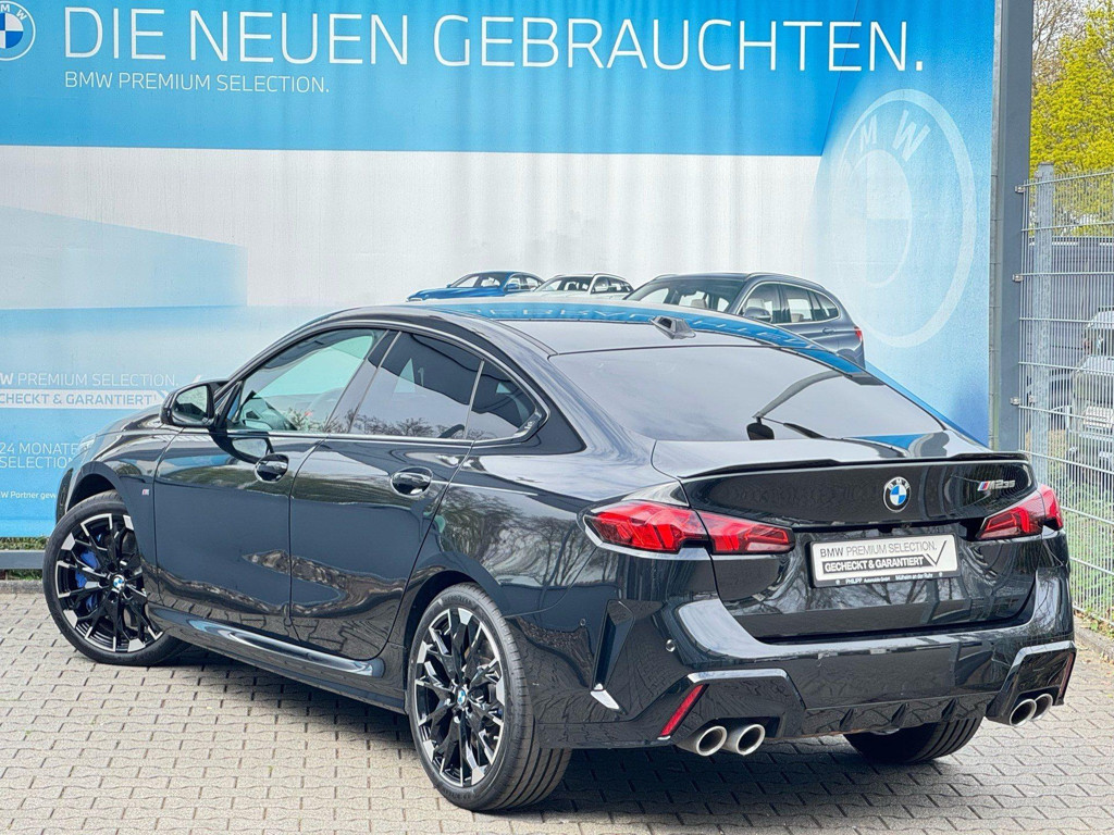 BMW M235