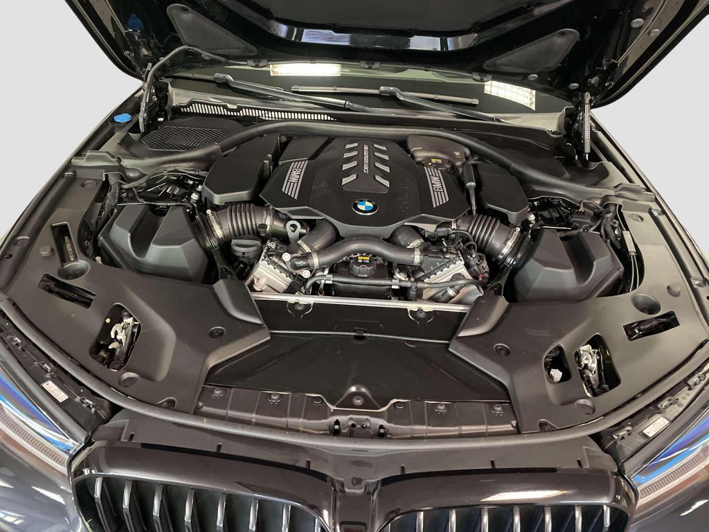 BMW M550