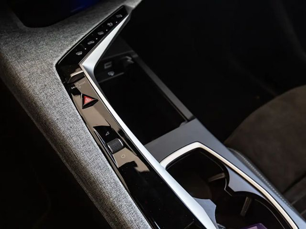 Peugeot E-3008