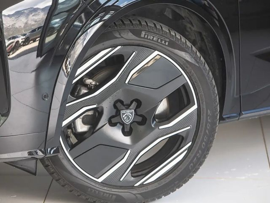 Peugeot E-3008