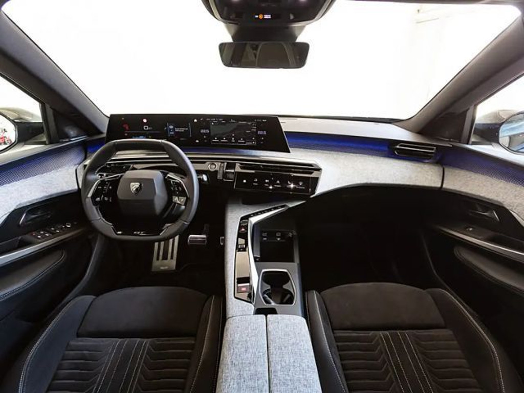 Peugeot E-3008