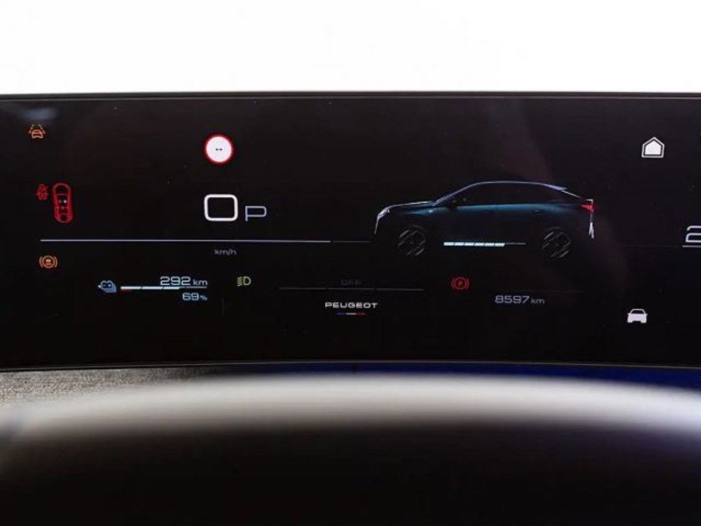 Peugeot E-3008