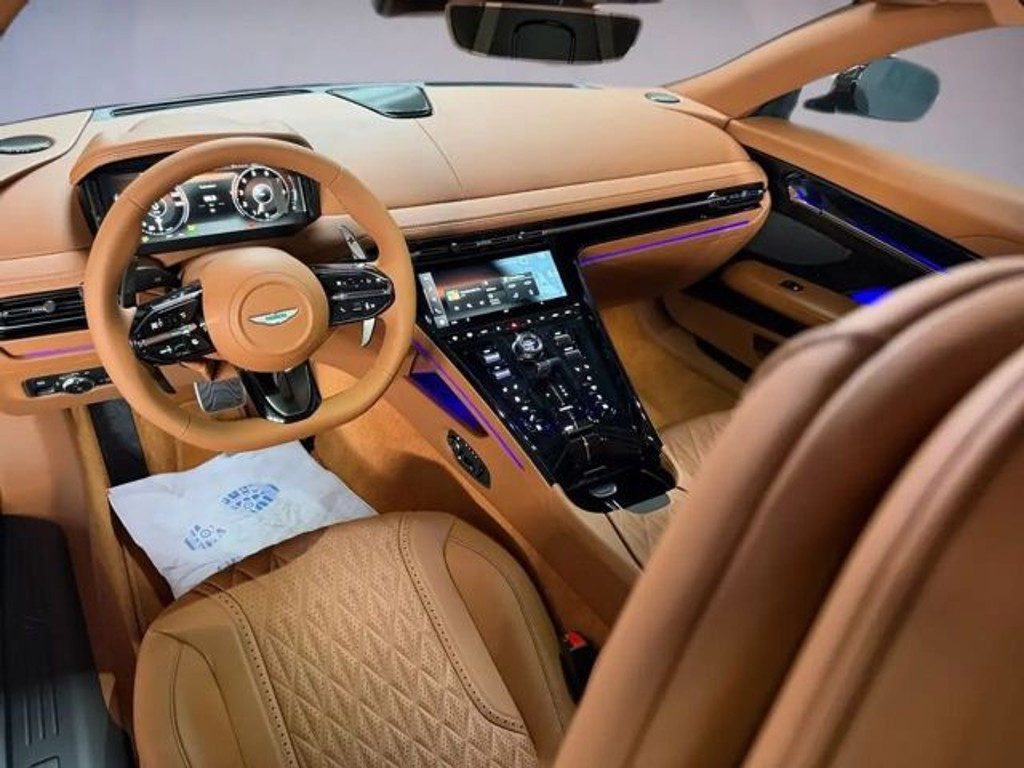 Aston Martin DB12