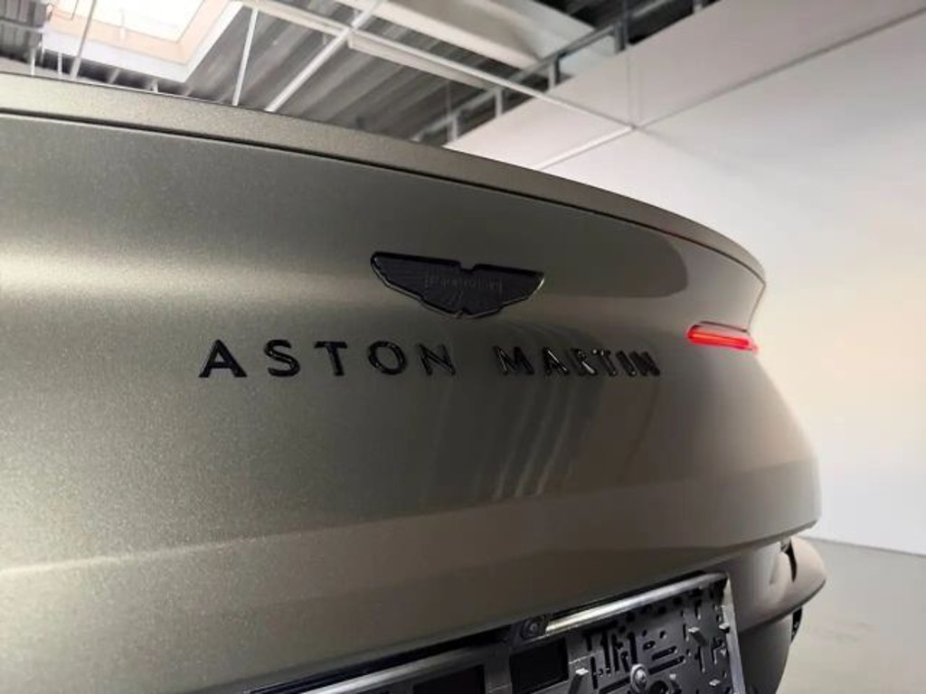Aston Martin DB12