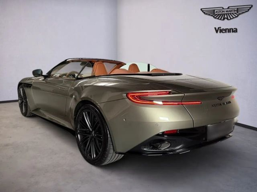 Aston Martin DB12