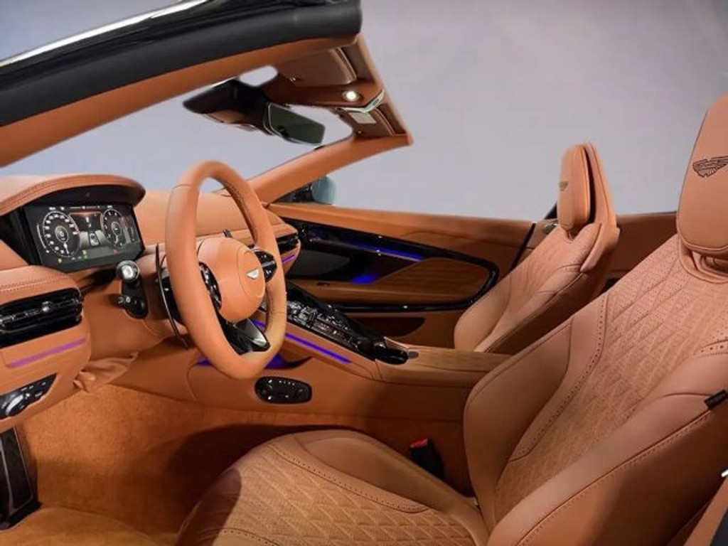 Aston Martin DB12