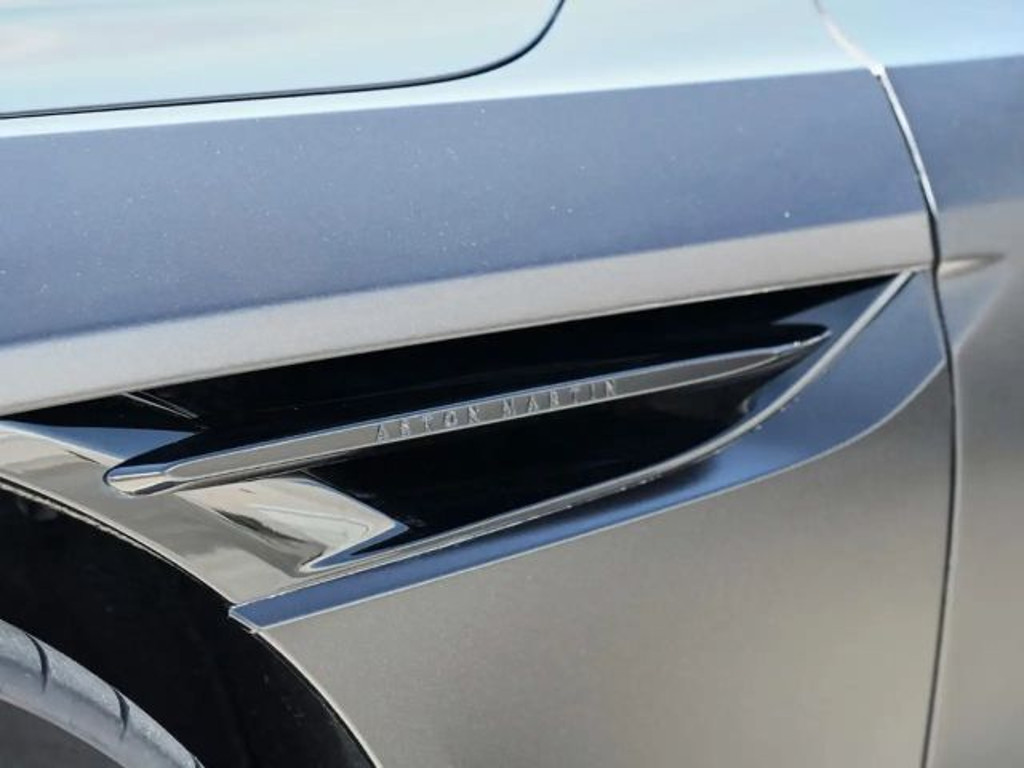 Aston Martin DB12