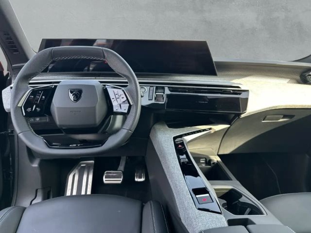 Peugeot E-3008