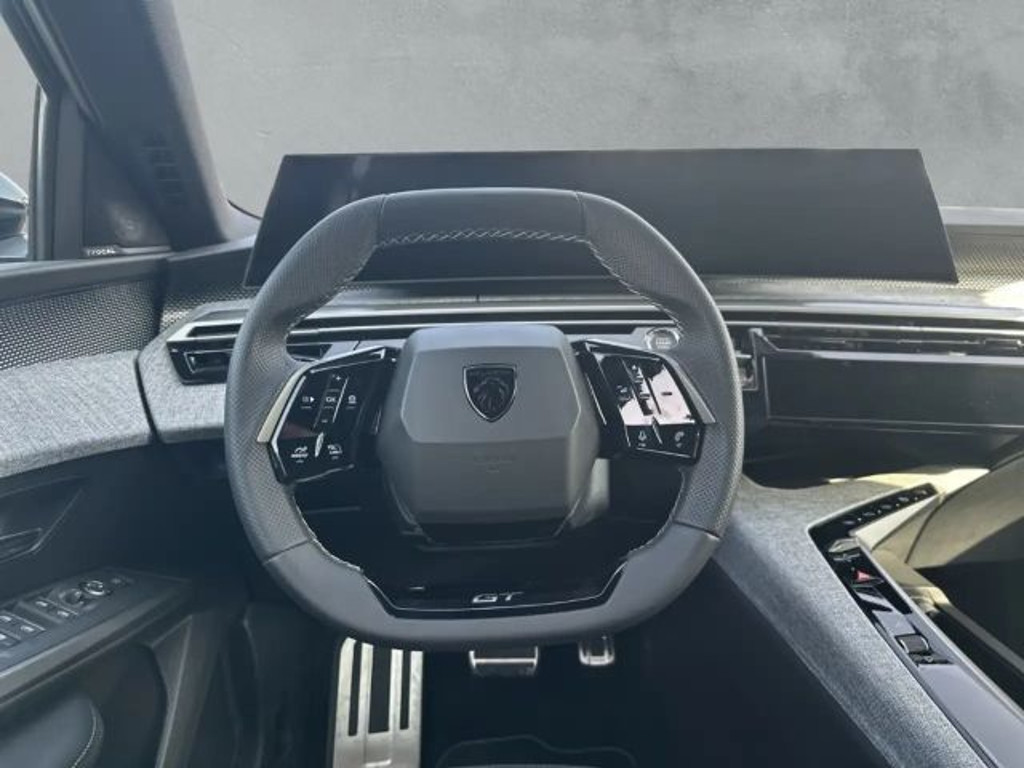 Peugeot E-3008