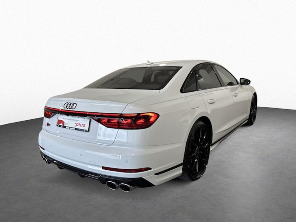 Audi S8