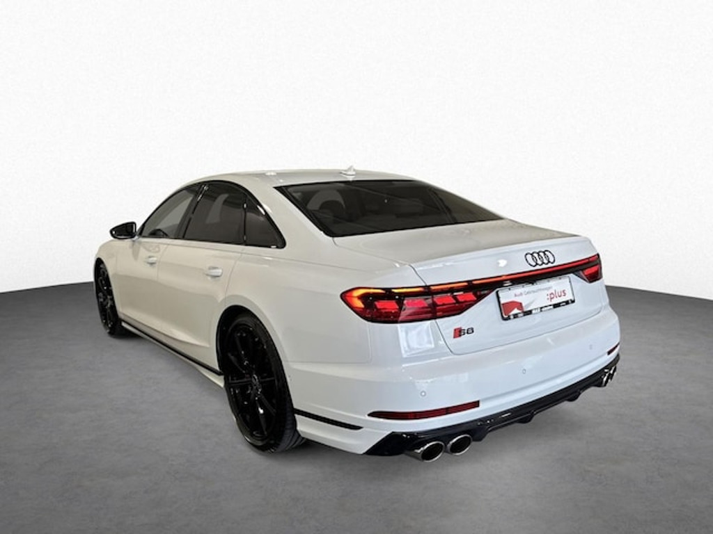 Audi S8