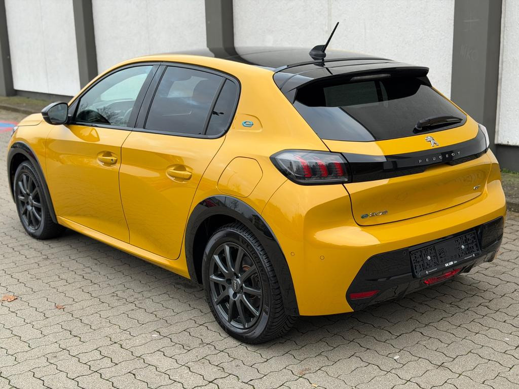 Peugeot e-208