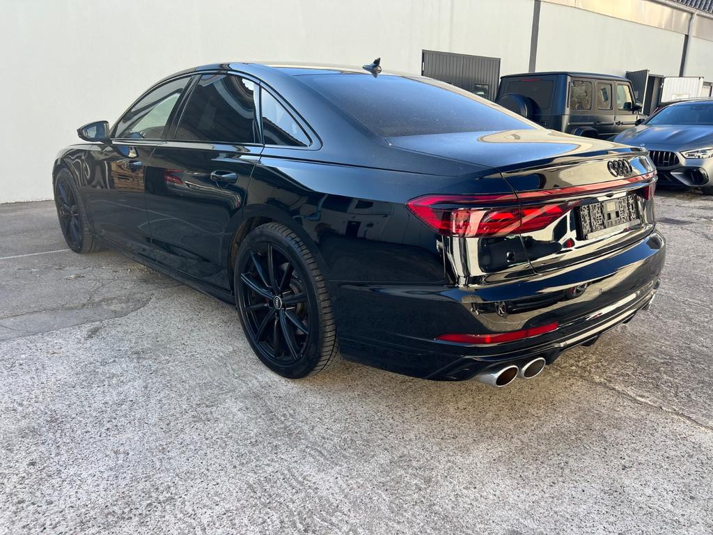 Audi S8