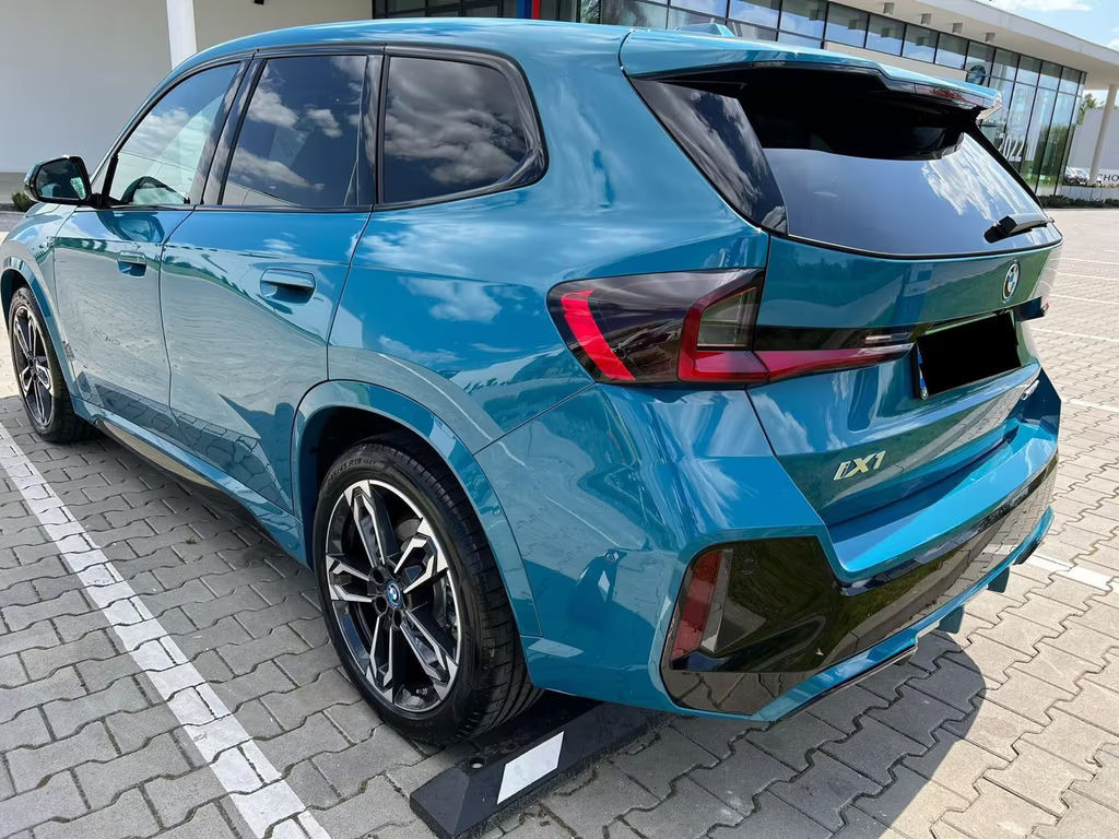 BMW iX1