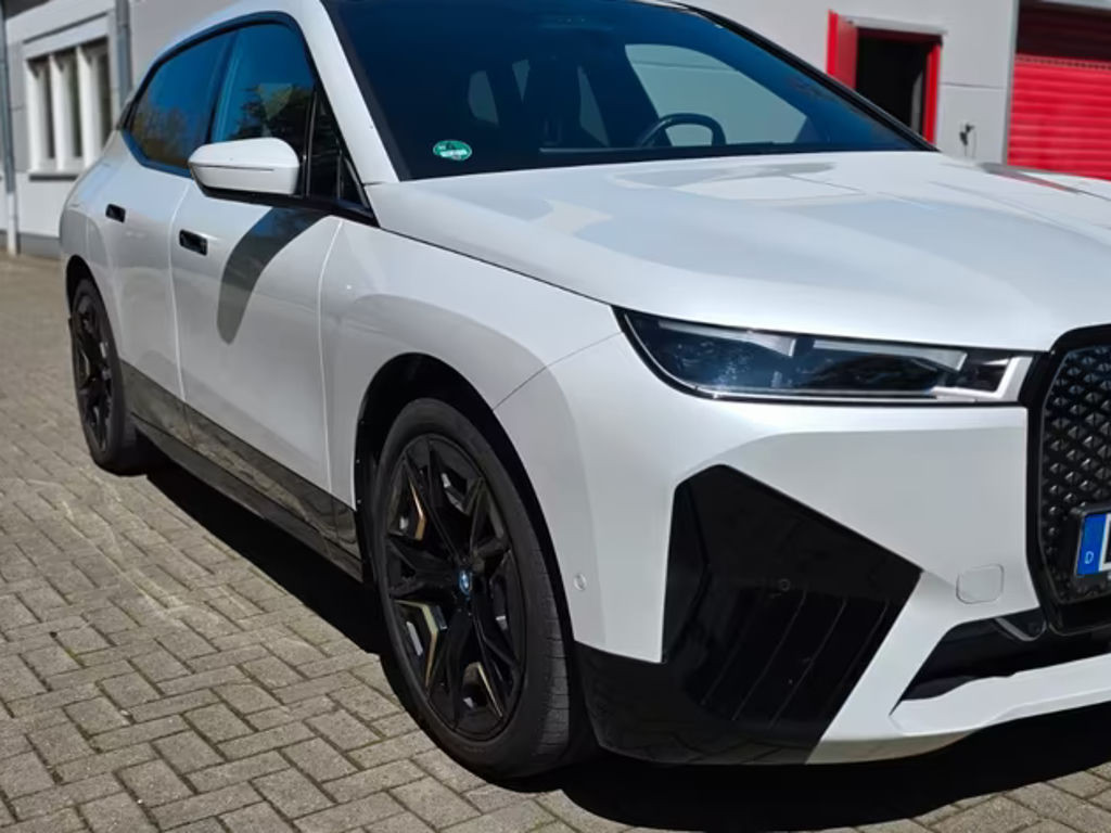 BMW iX