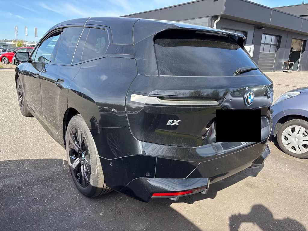 BMW iX
