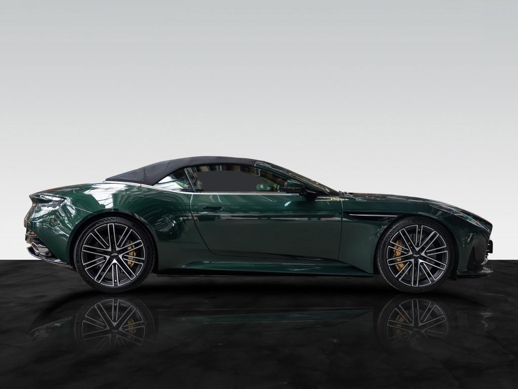 Aston Martin DB12