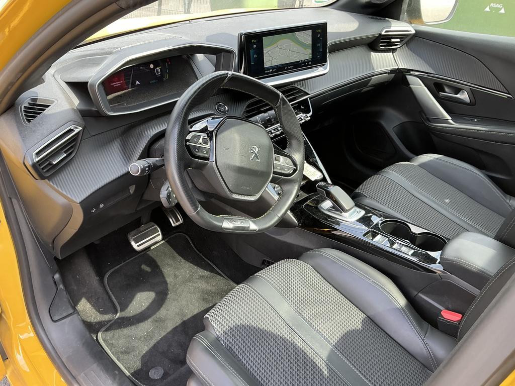 Peugeot e-208