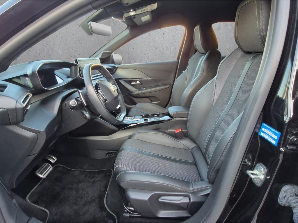 Peugeot e-208