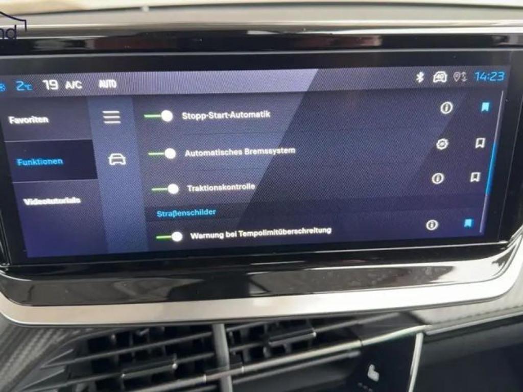 Peugeot e-208
