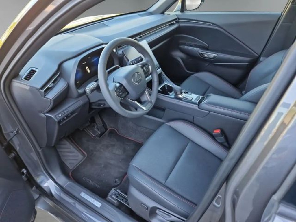 Lexus LBX