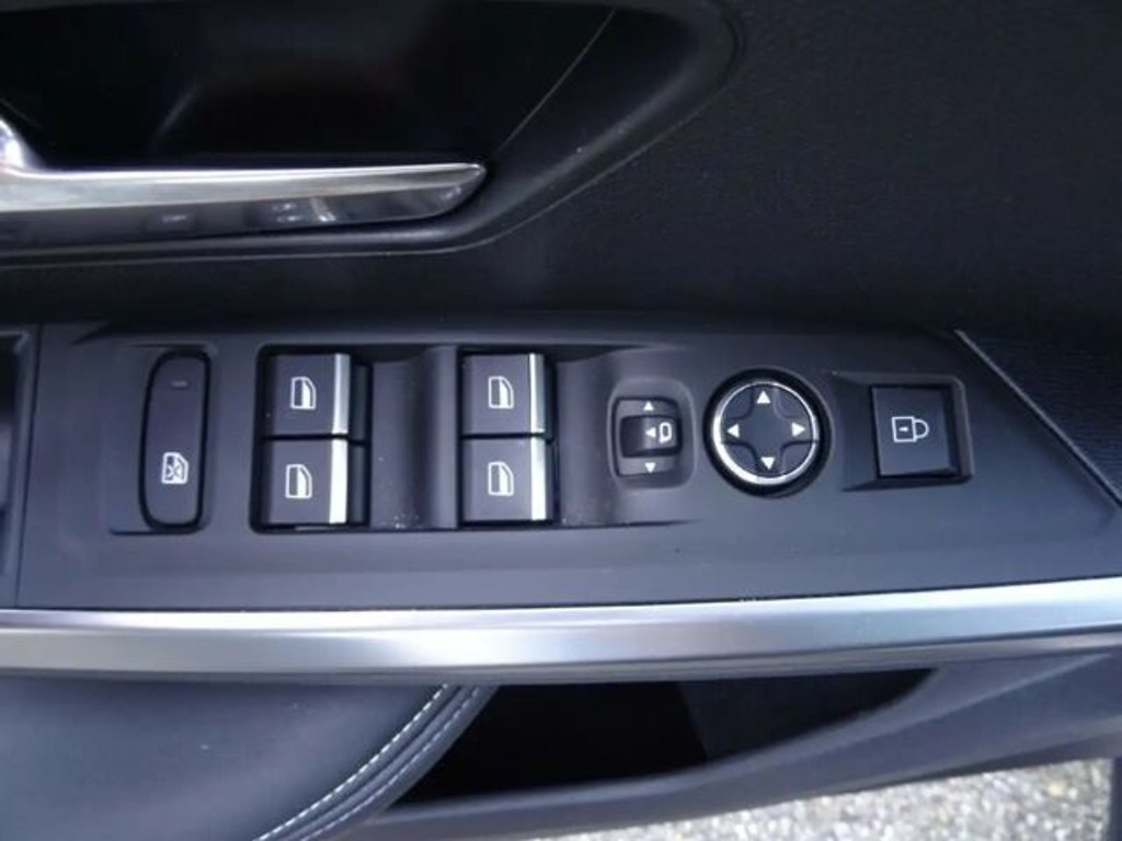 Peugeot E-3008