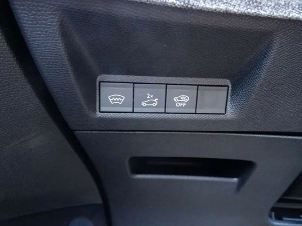 Peugeot E-3008