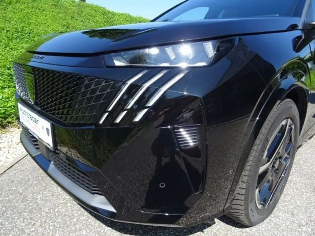 Peugeot E-3008