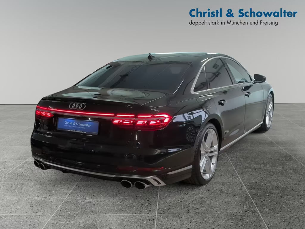 Audi S8
