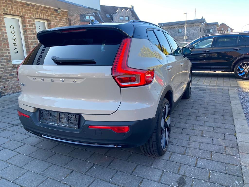 Volvo EX40