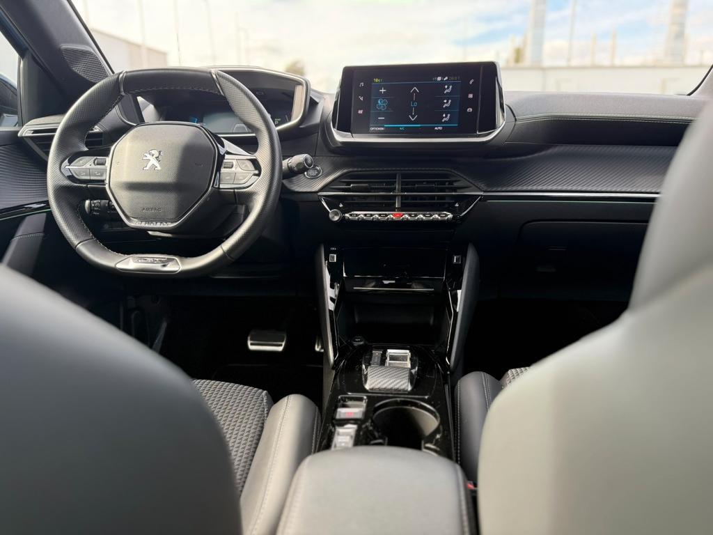 Peugeot e-208