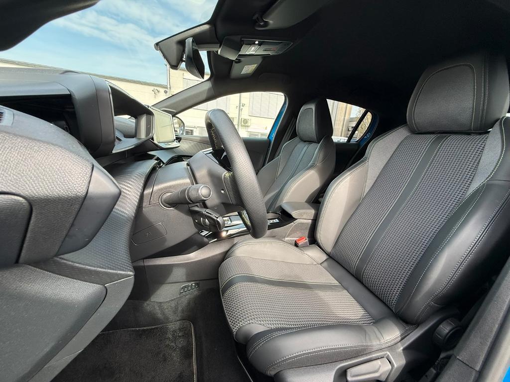 Peugeot e-208
